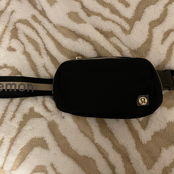 lululemon everywhere belt bag - Picture 3 of 3